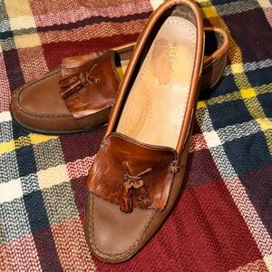 GH Bass Weejuns women’s 9.5 9 1/2  loafers brown Leather Tassel slip on classic